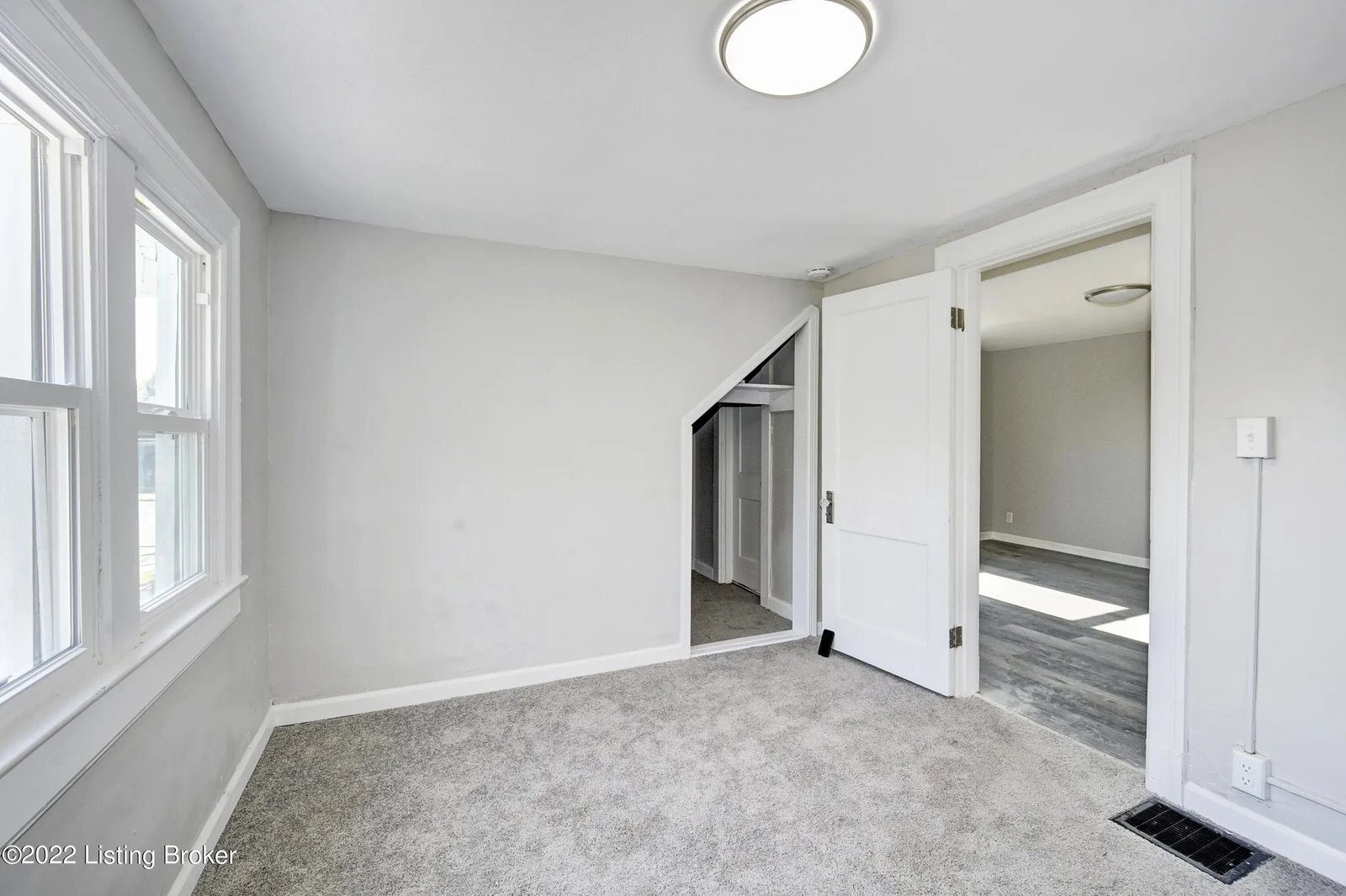 Building Photo - 130 Gillette Ave