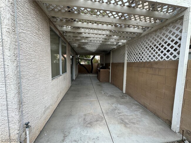 Building Photo - 2581 Silver Shadow Dr