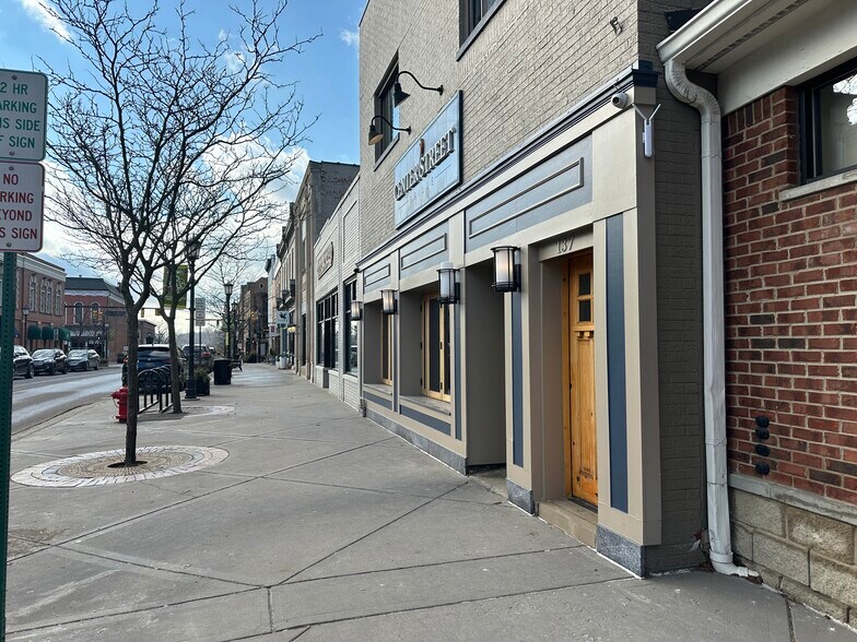 Building Photo - 137 N Center St