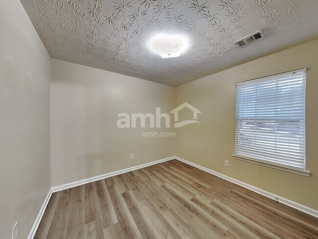 Building Photo - 409 Kirkland Dr