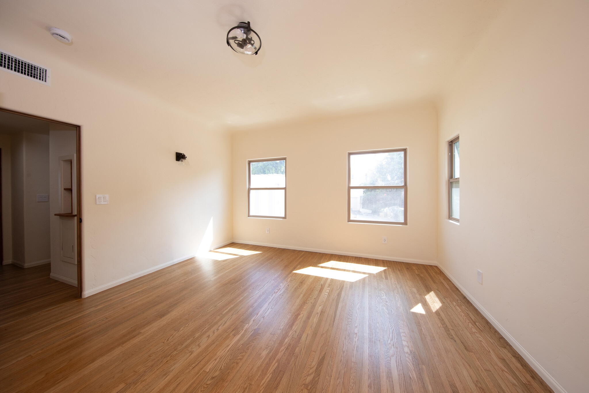 Building Photo - 1260 S Ridgeley Dr