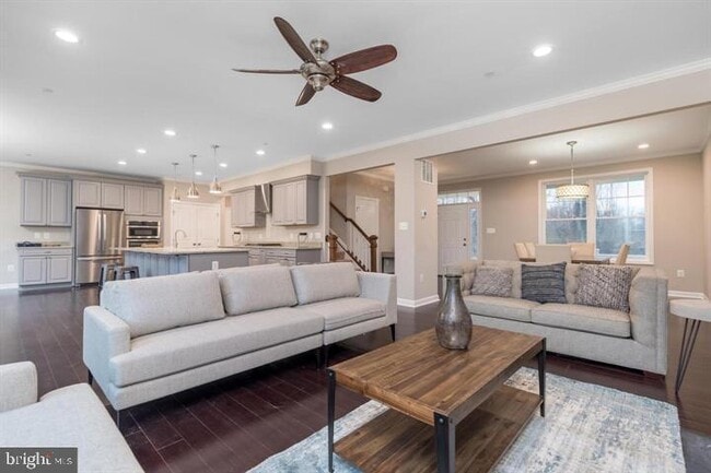 Building Photo - 1201 Regal Ln