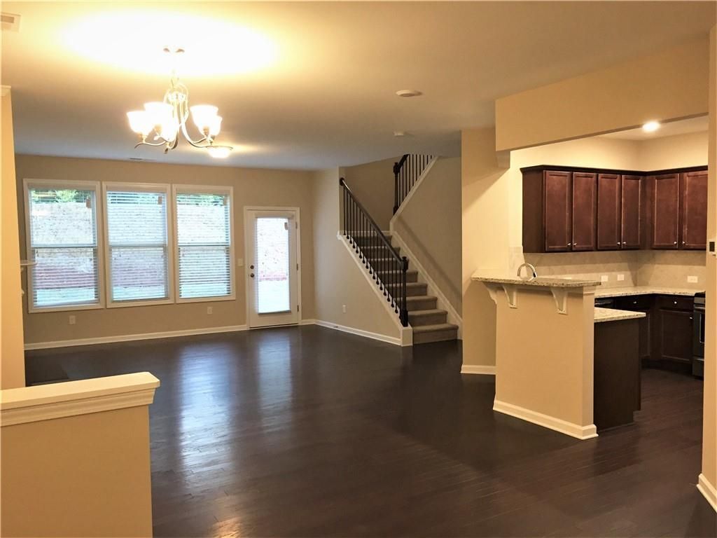 Building Photo - 1055 Hampton Oaks Dr