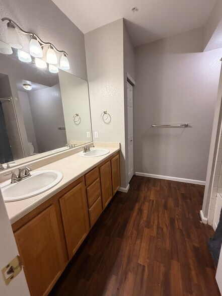 Building Photo - 7440 S Blackhawk St