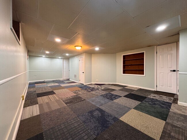 Building Photo - 1527 Livingston St