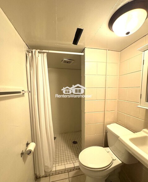 Building Photo - 5813 Clark St