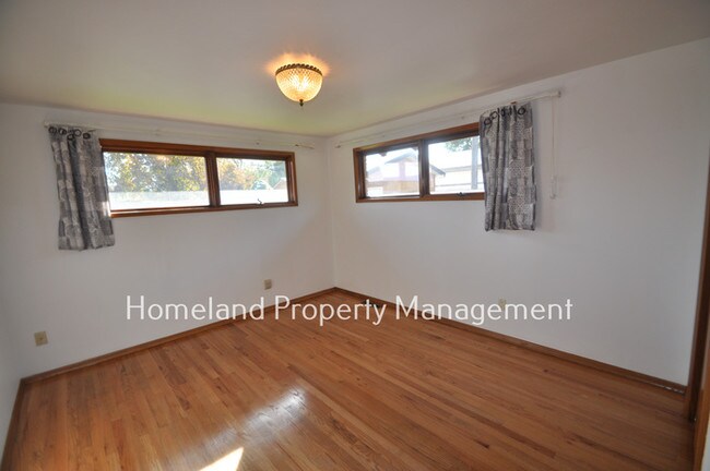Building Photo - 3 Bedroom Duplex