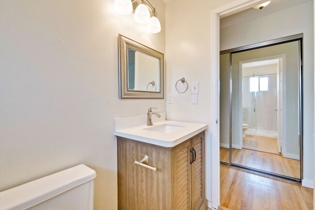 Building Photo - Beautiful Birdland Home on Quiet Cul-de-Sa...