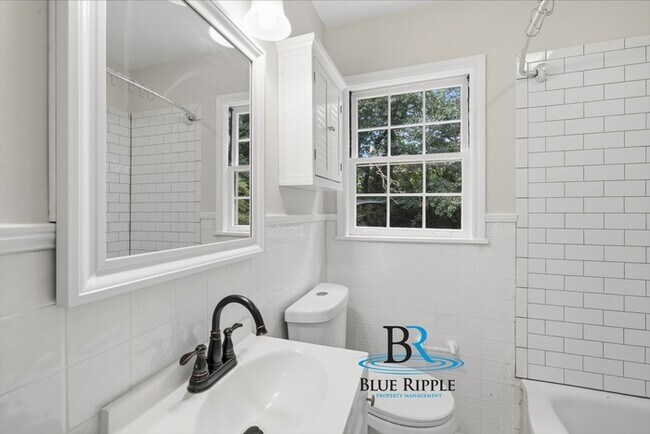 Building Photo - Renovated 2/1 Williams Park Smyrna across from Market Village! Fenced Yard and Pet Friendly