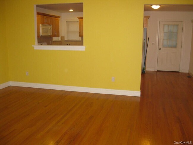 Building Photo - 622 S 6th Ave