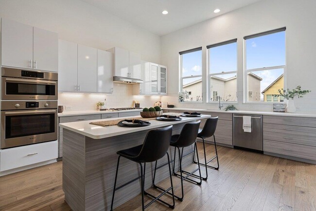 Building Photo - 6124 Florencia Ln