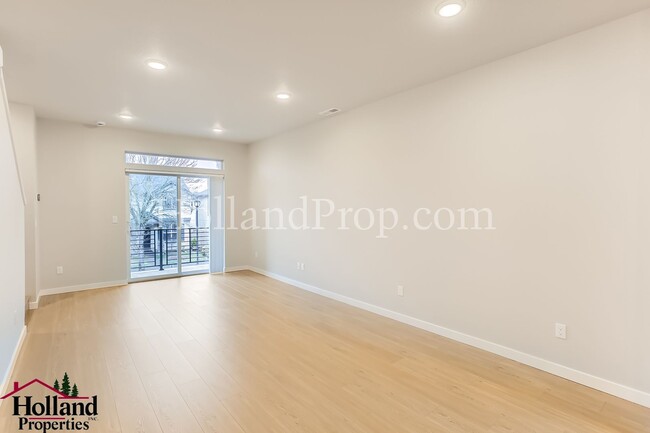 Building Photo - Stunning 2-Bedroom, 2.5-Bath Apartment wit...