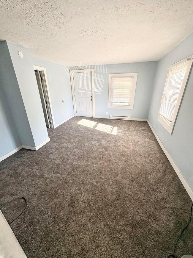 Building Photo - 2379 Linden Ave