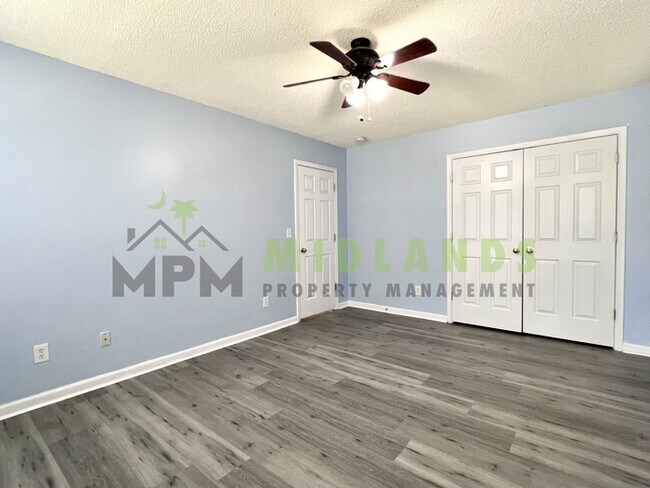 Building Photo - 523 Whitewater Dr