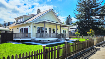 Building Photo - 882 B St