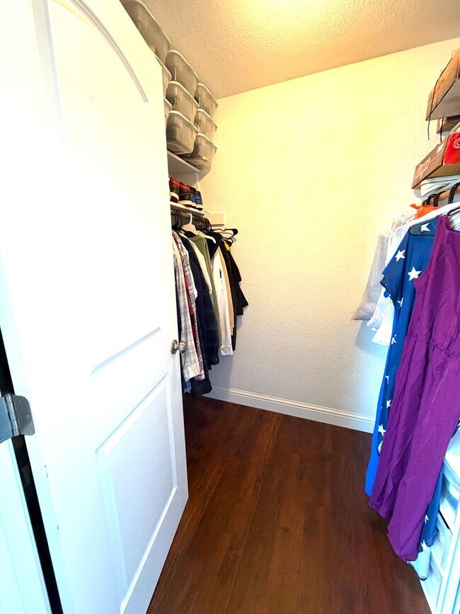 Building Photo - Desirable Home in Lincoln Village – A must see!