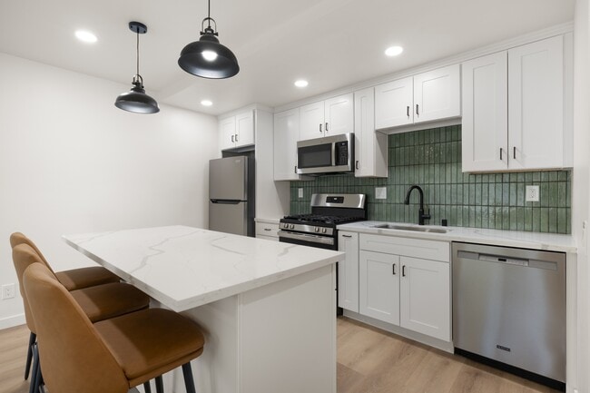 Building Photo - 6142 Mesita Dr