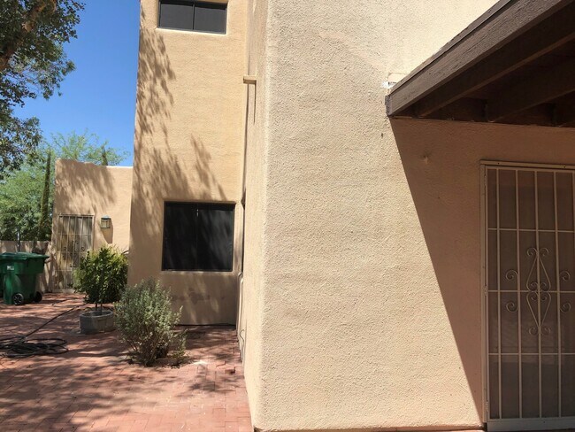 Building Photo - Beautiful Santa Fe Home on Large Corner Lot!