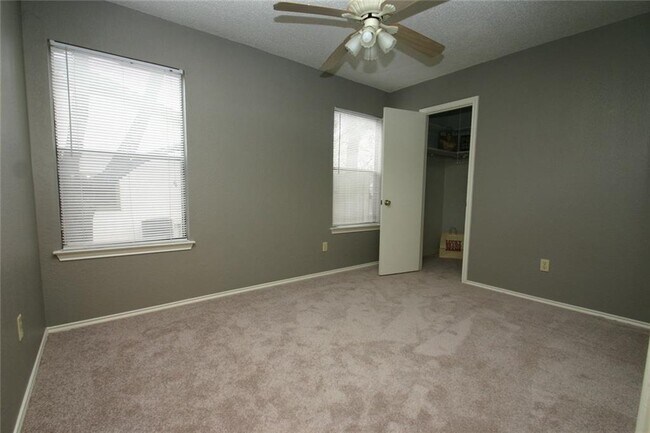 Building Photo - 4203 Dauphine Dr