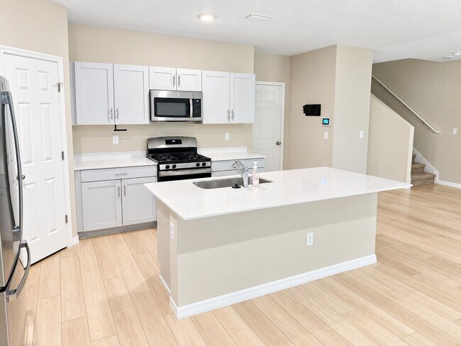 Building Photo - 5548 Summer Sunset Dr