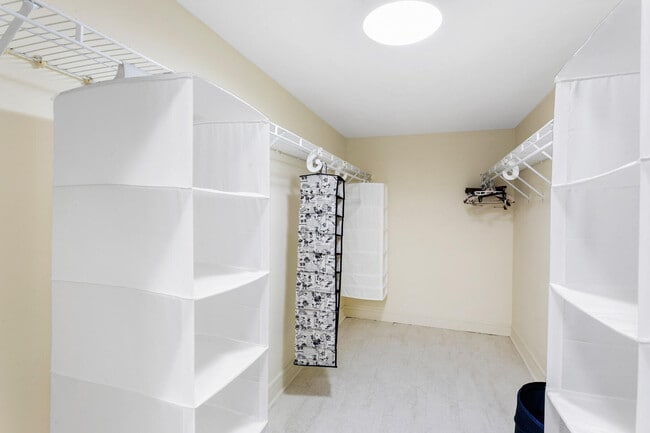 Building Photo - 4050 N Ocean Dr