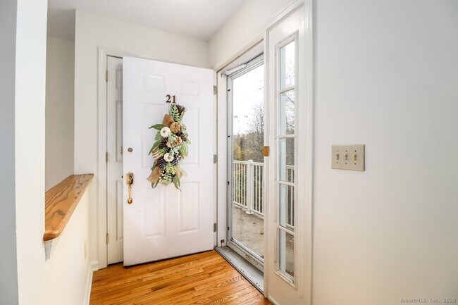 Building Photo - 633 Danbury Rd