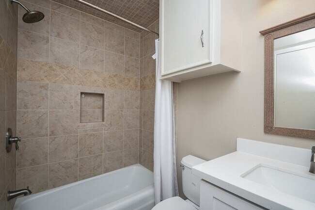 Building Photo - 13607 Elm Ct