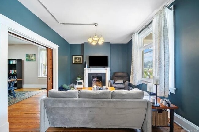 Building Photo - 3148 Linwood Ave