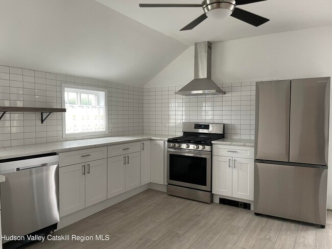 Building Photo - 502 Warren St