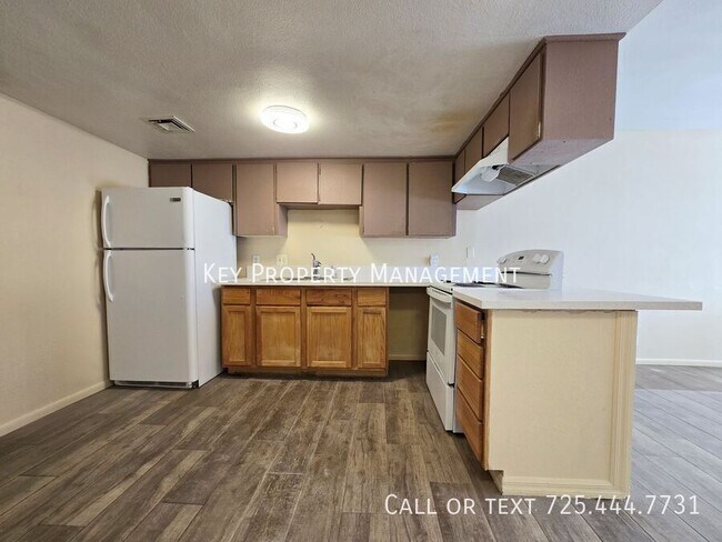 Building Photo - 2 BED, 1 BATH APARTMENT WITH OPEN FLOOR PLAN