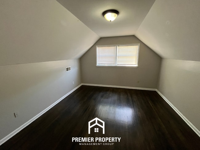 Building Photo - Spacious 4BR/2BA Home in Whitehaven | Hardwood Floors & 2-Car Garage
