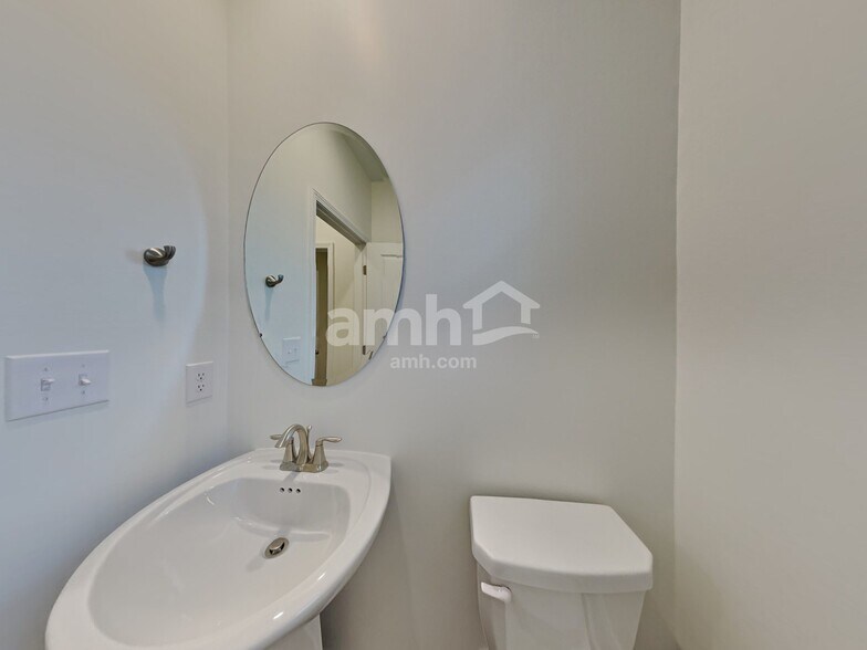 Building Photo - 130 Marin Dr