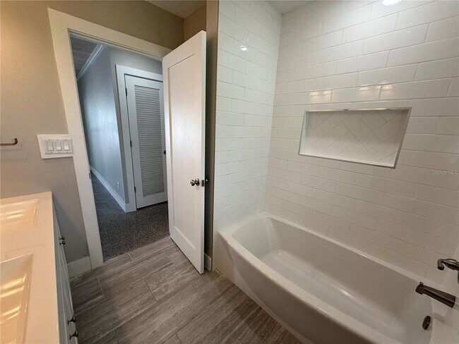 Building Photo - 3665 Belle Vista Dr E