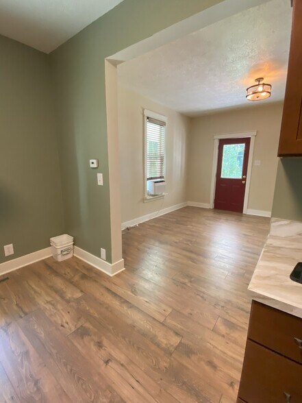 Building Photo - 644 Perrin Ave