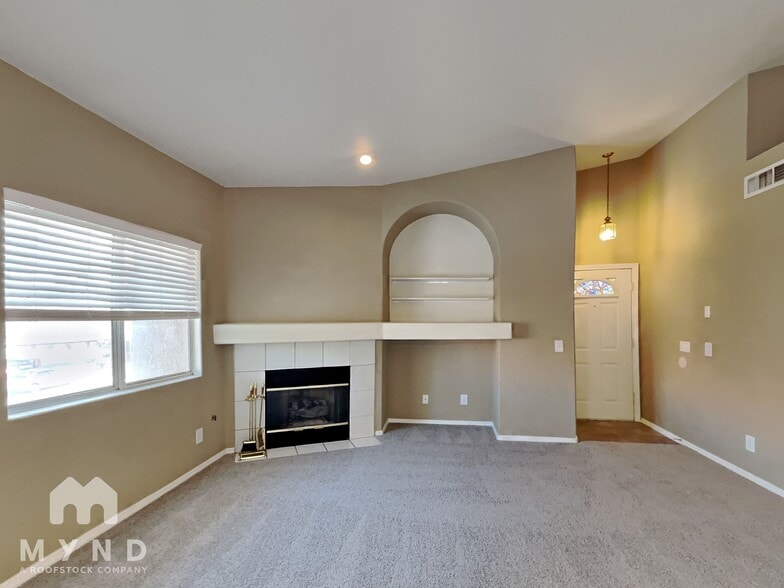 Primary Photo - 5225 W Reno Ave