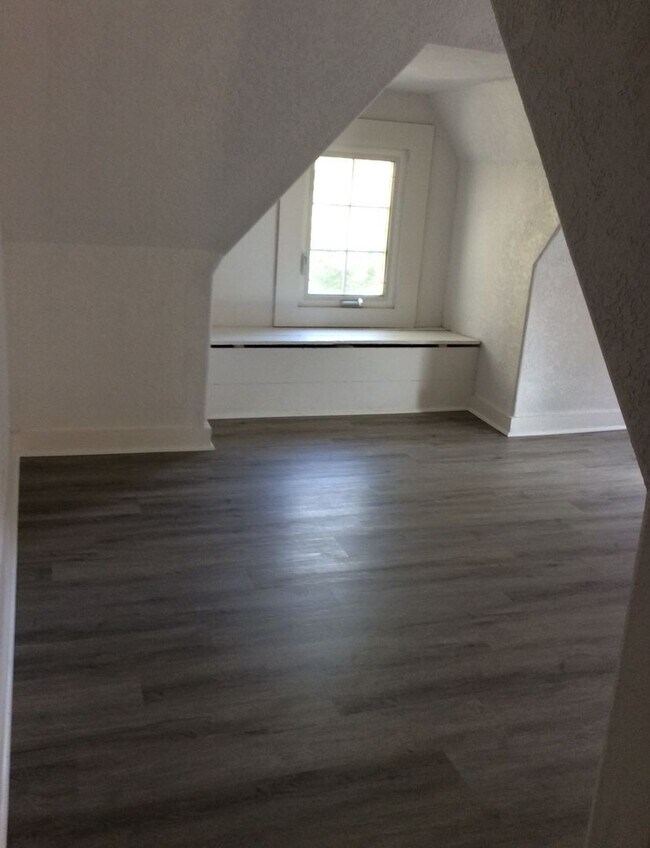 Building Photo - Charming Marysville Home with Bonus Space & Fenced Yard!