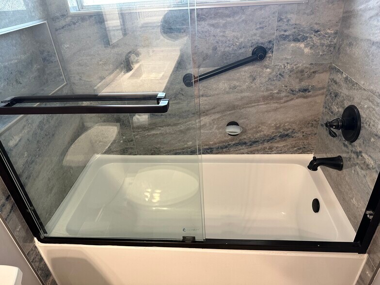 Private Bath with Grab Bar - 11265 Amy Frances Ln