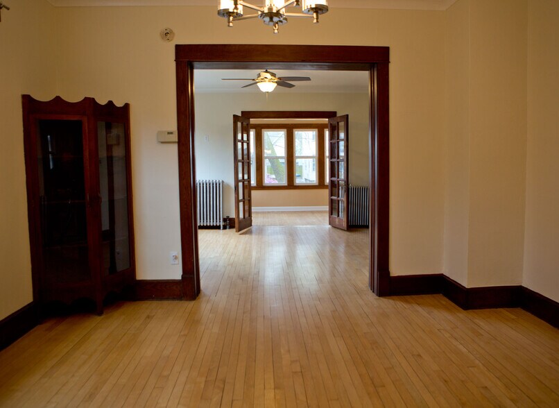 Building Photo - 225 Buell St