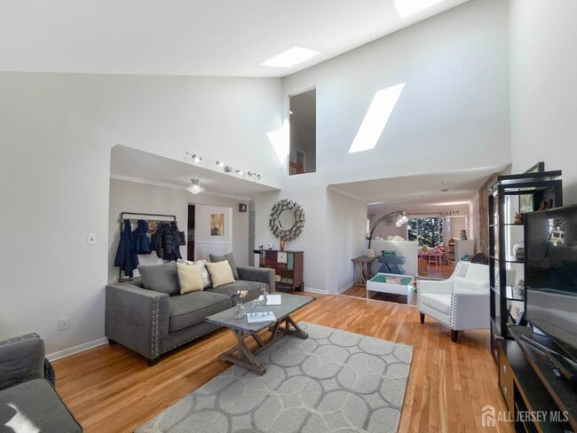 Building Photo - 592 Cabot Hill Rd