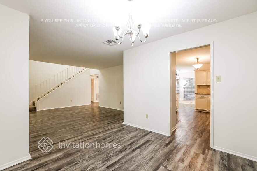 Building Photo - 3018 Falling Brook Dr