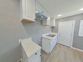 Building Photo - 1117 N Mayfield Ave