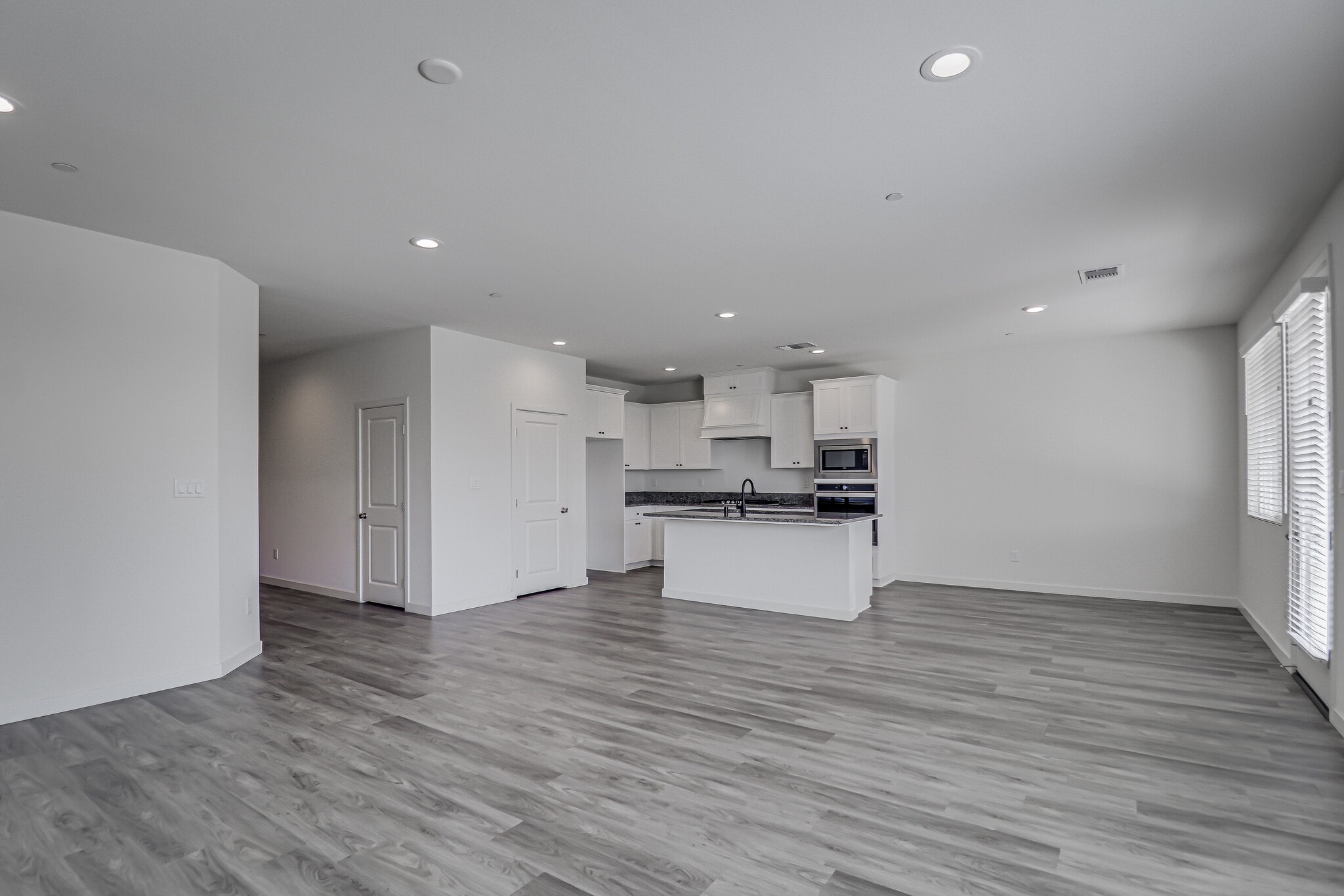 Building Photo - 15017 Maryvale Ave