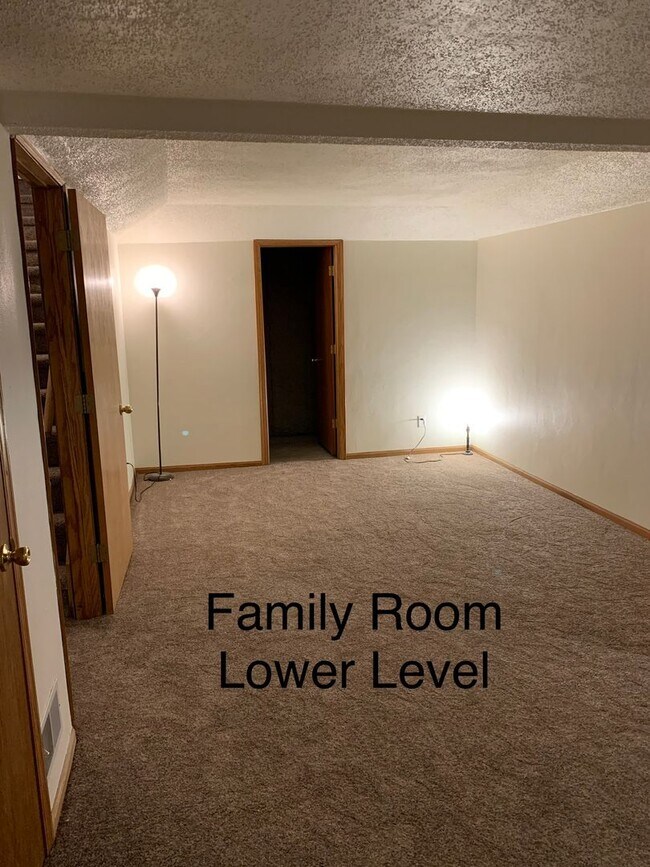 Building Photo - 1031-1033 Pleasantview