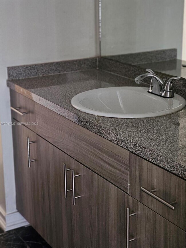 Building Photo - 1368 Seaview