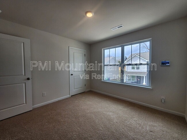 Building Photo - 16 Virginia Cmns Dr