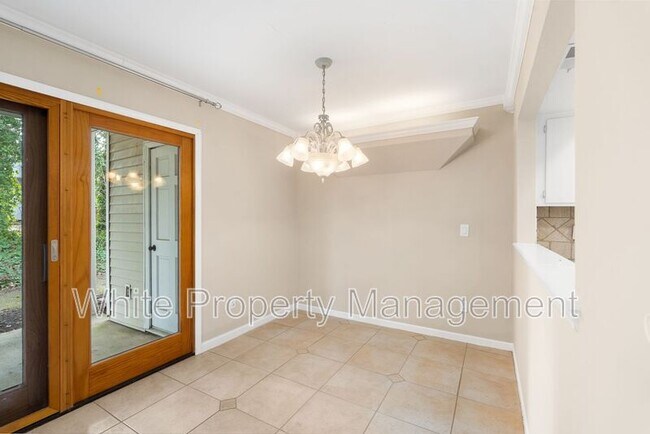 Building Photo - 7825 Renaissance Ct