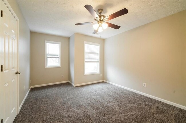 Building Photo - 744 Mountain Laurel Dr