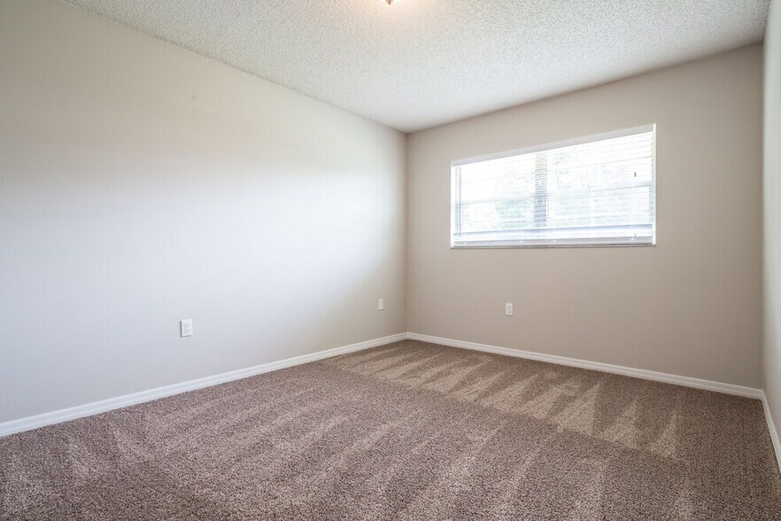 Building Photo - 8564 Cedar Cove Dr