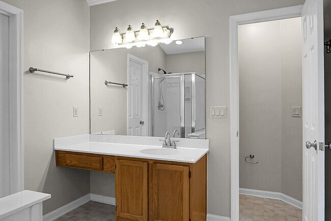 Building Photo - Gorgeous, 2 story, 4 BR, 2.5 BA Home with Fenced Yard near Magnolia Gardens