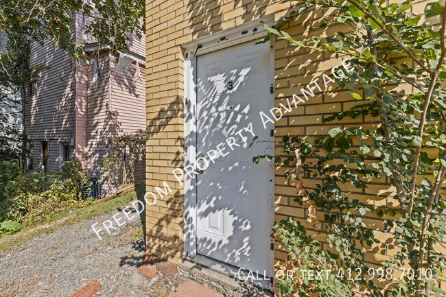 Building Photo - 118 Charles St